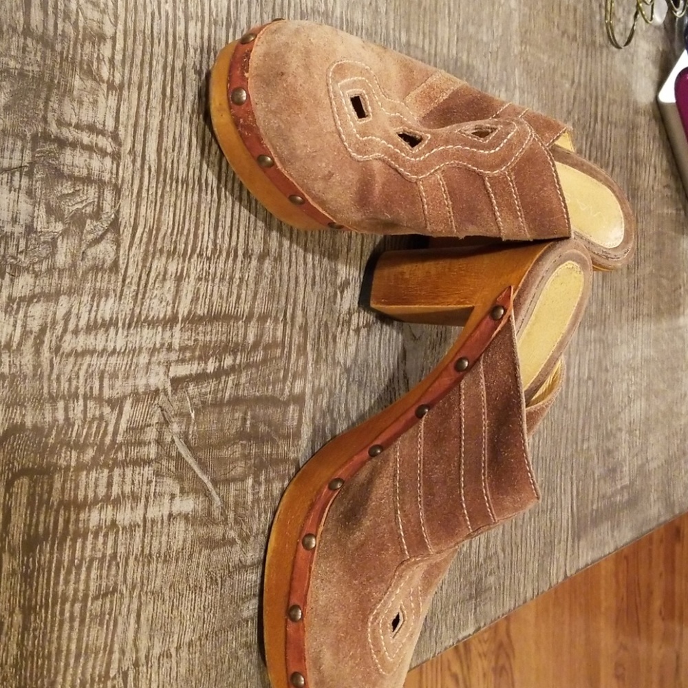 Clog - Picture 2 of 3